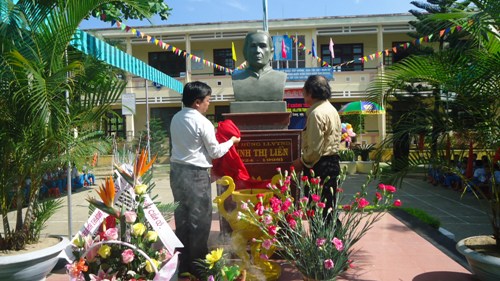 Lễ khánh thành đặt tượng Anh hùng LLVTND Trịnh Thị Liền