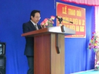 Lễ trao quà của Ngành GD huyện Đại Lộc cho GV,HS huyện Nam Giang